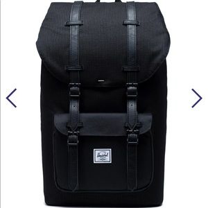 BNWT Herschel Little America 25L - BLACK